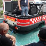 Auf der Interschutz schwimmt der Amphicruiser im Pool.