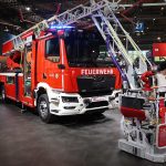 Neue Drehleiter auf der Interschutz: die L32A-XS electric von Rosenbauer auf dem neuen eTGM-Chassis von MAN.