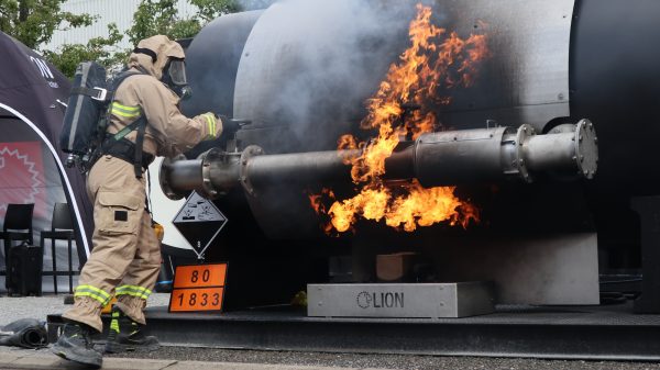 Mobile Gefahrgut-Ausbildung – Hier wird dem Brand die Grundlage entzogen.
