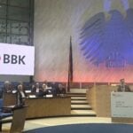 Hochrangige Vertreter aus Wissenschaft und den Katastrophenschutzorganisationen diskutierten im ehemaligen Bundestag in Bonn über aktuelle Entwicklungen im Bevölkerungsschutz.