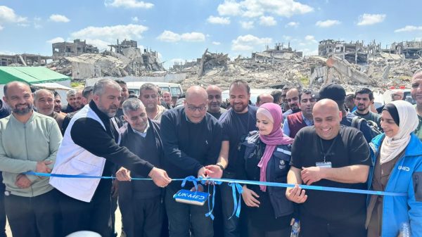 Vergangene Woche wurde das von den Johannitern und UK-Med wieder aufgebaute Al Tayeb Gesundheitszentrum in Nord-Gaza feierlich eingeweiht. 300 Menschen pro Tag erhalten hier jetzt wieder eine medizinische Versorgung.