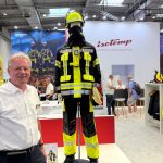 Alexander Vorndamme-Zentarra von ISOTEMP vor seinem Messestand.