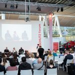 Während der sechs Messetage (1.-6. Juni 2026) sprechen rund 100 Expertinnen und Experten auf dem INTERSCHUTZ Forum zu unterschiedlichen Themen aus der Branche für die Branche.