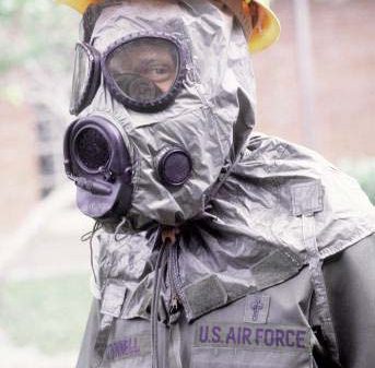 Schutz vor giftigen Stoffen bei einer Krisenübung.