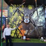 Drohnen: Mächtig groß ist die DJI Agras T100 (hier ohne Akku) mit ihren 3,22 m Spannweite