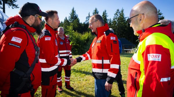Bundeskanzler Friedrich Merz nahm heute am Windentraining der Station Dortmund der DRF Luftrettung teil.