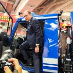 THW-Stand: Minister Dobrindt überzeugte sich vom THW-Material.
