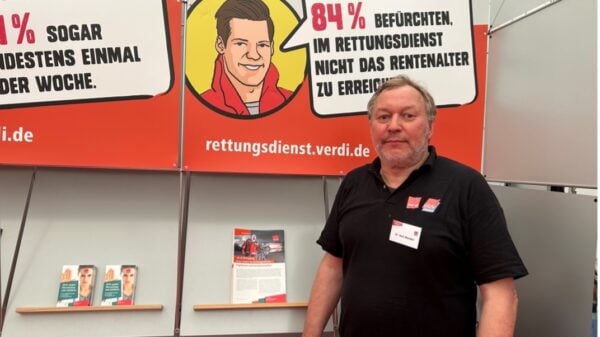 Norbert Wunder von ver.di setzt sich dafür ein, dass der Rettungsdienst eine langfristige und attraktive Berufsperspektive bieten kann – monetär und in Bezug auf die Arbeitsbelastung.