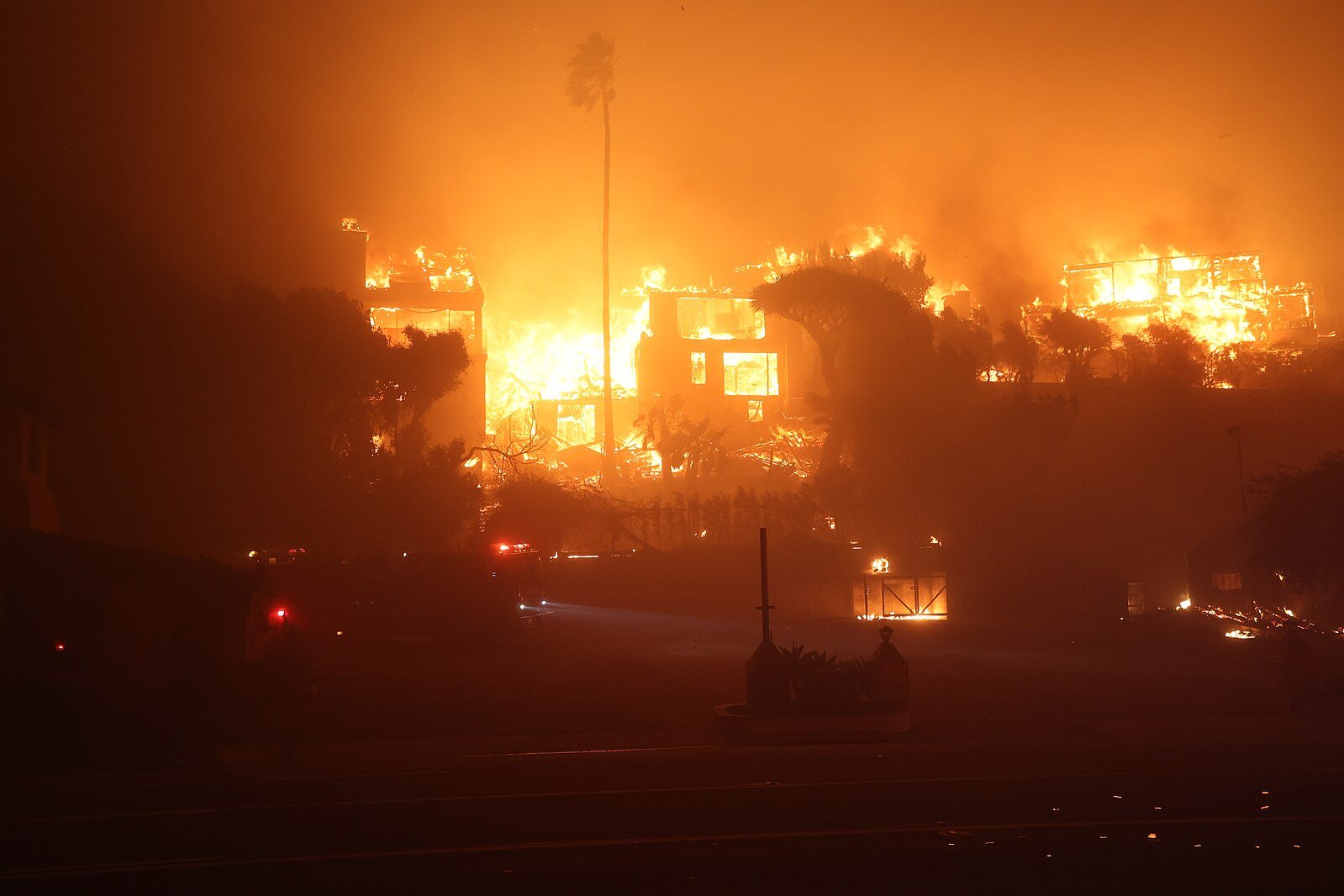 Das Eaton-Feuer in Los Angeles wurde am bereits zu mehr als der Hälfte eingedämmt, das Palisades-Feuer etwa zu 22 Prozent. Aktuellen Angaben zufolge seien in Kalifornien mindestens 27 Menschen durch die Waldbrände gestorben.