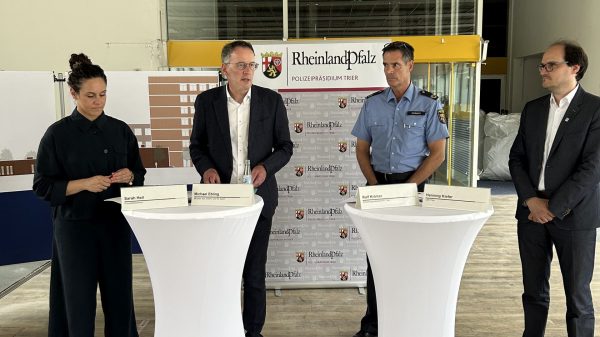 Die neue Führungsleitstelle in Trier ist Teil des landesweiten Projekts „Zentrales Notruf- und Einsatzmanagement“ (zNuE).