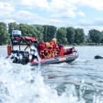 Damit es nicht mehr zu Badeunfällen im Rhein kommt, fordert die DLRG Bezirk Bonn e. V. ein umfassendes Badeverbot