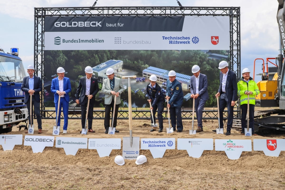 Der erste Spatenstich in Wardenburg markiert den Start der Bauphase des THW-Bauprogramms