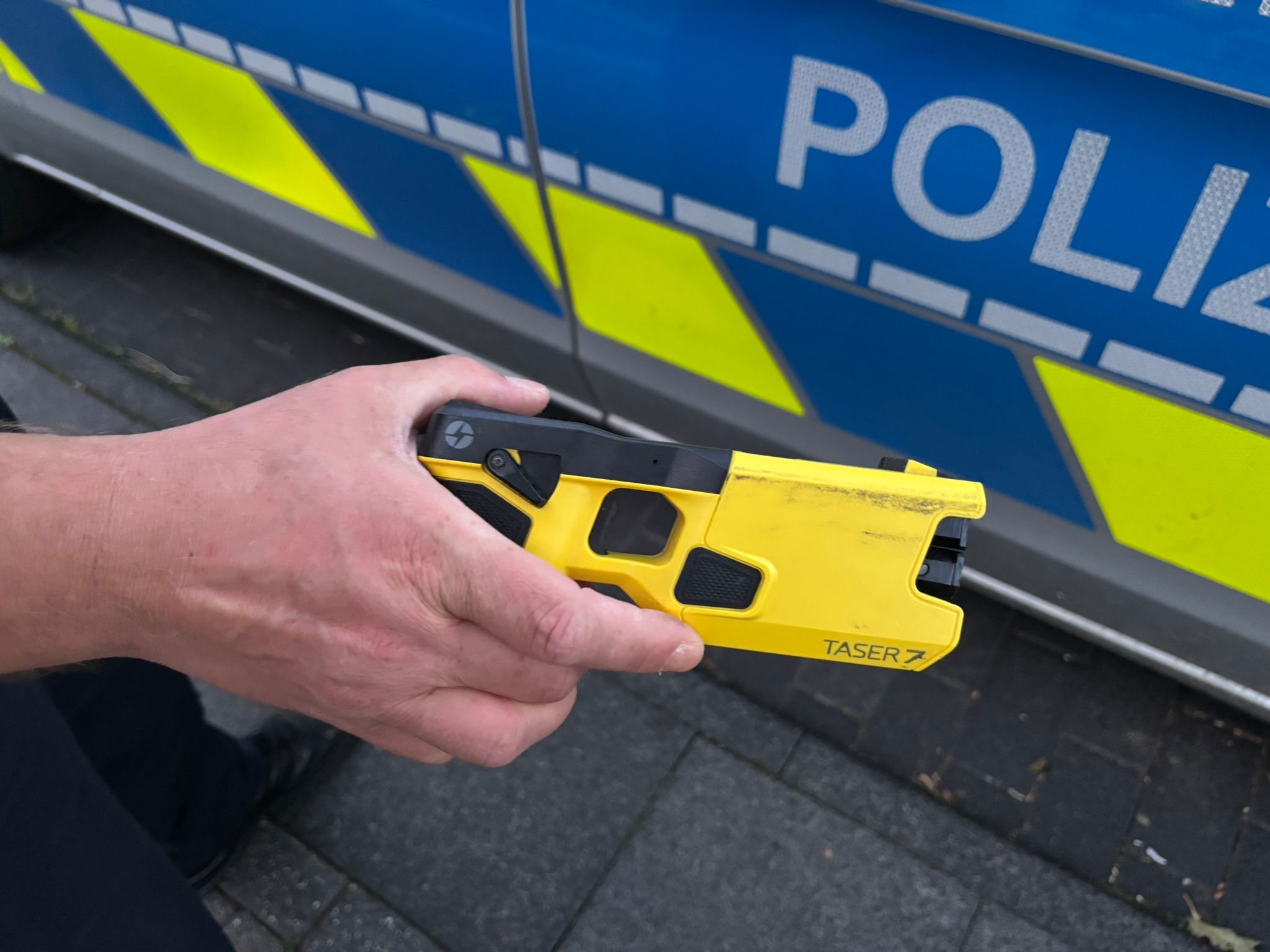 Taser (Distanz-Elektroimpulsgerät) bei der Polizei Bonn