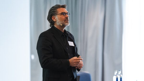 Gewalt gegen Schutzbedürftige mit neuer Geodaten-Technologie in Fußfesseln automatisiert und datenschutzkonform verhindern