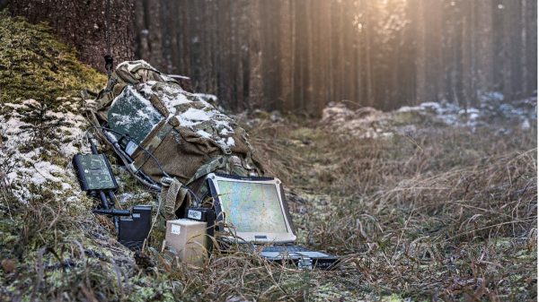 SFC Energy AG: Die SFC Brennstoffzellen werden durch das Energy Network komplettiert.
