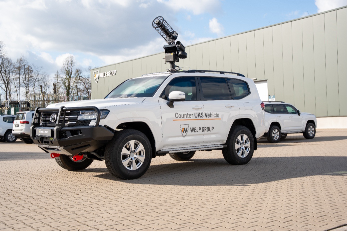 Das Fahrzeugkonzept vereint den geschützten Toyota Land Cruiser 300 aus dem Hause WELP mit dem Störsystem H.P. Marketing & Consulting Wüst GmbH.