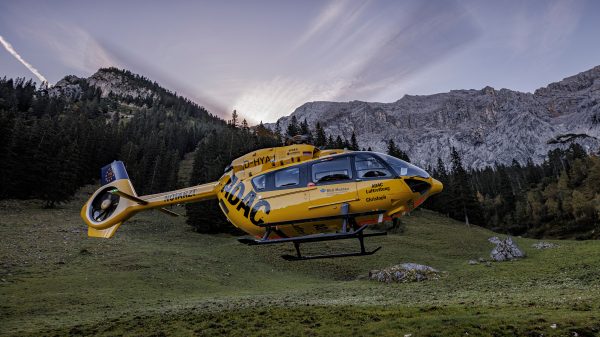 Übung für den Ernstfall: Die Crews der ADAC Luftrettung der Stationen „Christoph 1“ und „Christoph Murnau“ trainieren vom 15. bis 25. September am Sudelfeld und am Wetterstein Windenrettungen.