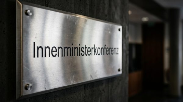 DPolG fordert zur Innenministerkonferenz unter anderem krisenfeste Polizeidienststellen, eine Absenkung des Strafmündigkeitsalters und stärkere Ermittlungsbefugnisse im Kampf gegen digitale Kriminalität.