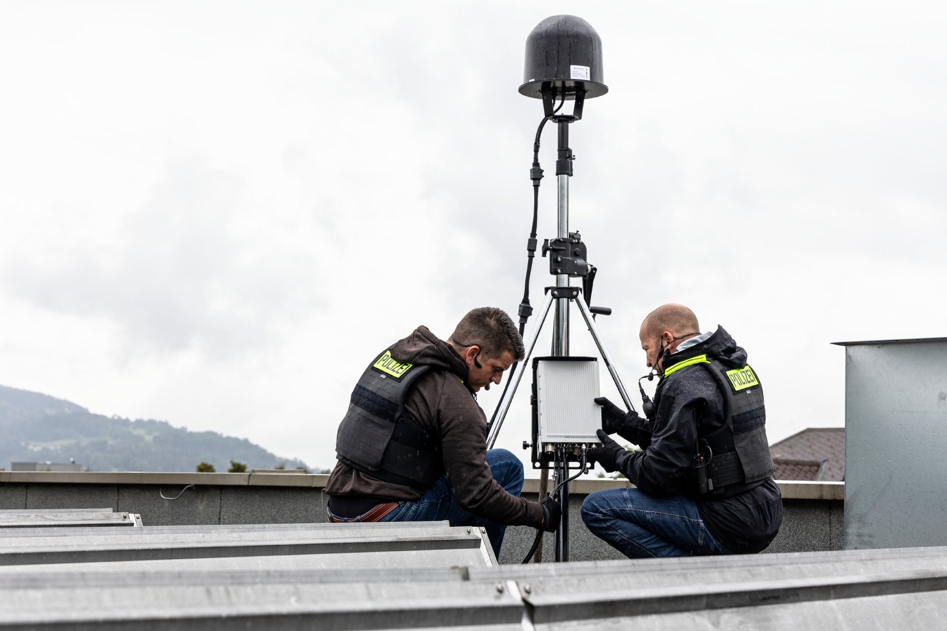 Einsatz des Ardronis-Systems von Rohde & Schwarz zum Schutz eines Gebäudes vor unerlaubten Drohnenüberflügen