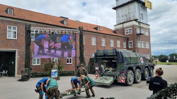 Vorbereitung für den Kriegsfall: Bei der Informations- und Lehrübung des Sanitätsdienstes der Bundeswehr (ILÜ San 2025) wurde ein Ausschnitt aus dem Szenario der Landes- und Bündnisverteidigung und die Einbindung ziviler Rettungskräfte gezeigt.