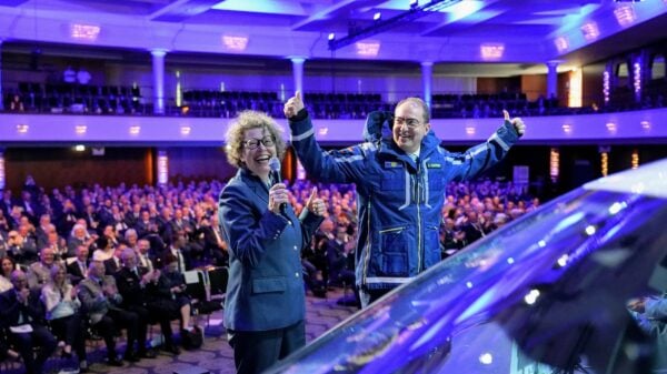 THW-Präsidentin Sabine Lackner und Bundesinnenminister Alexander Dobrindt beim Festakt zum 75. Jahrestag