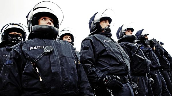 Die Reform des Bundespolizeigesetzes soll die Befugnisse und Handlungsmöglichkeiten der Bundespolizei an die Herausforderungen der heutigen Zeit anpassen.