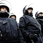 Aus Sicht der GdP werden Polizisten überdurchschnittlich gesund eingestellt, aber wie keine andere Berufsgruppe tausendfach im Jahr im Dienst angegriffen, verletzt und gefordert.