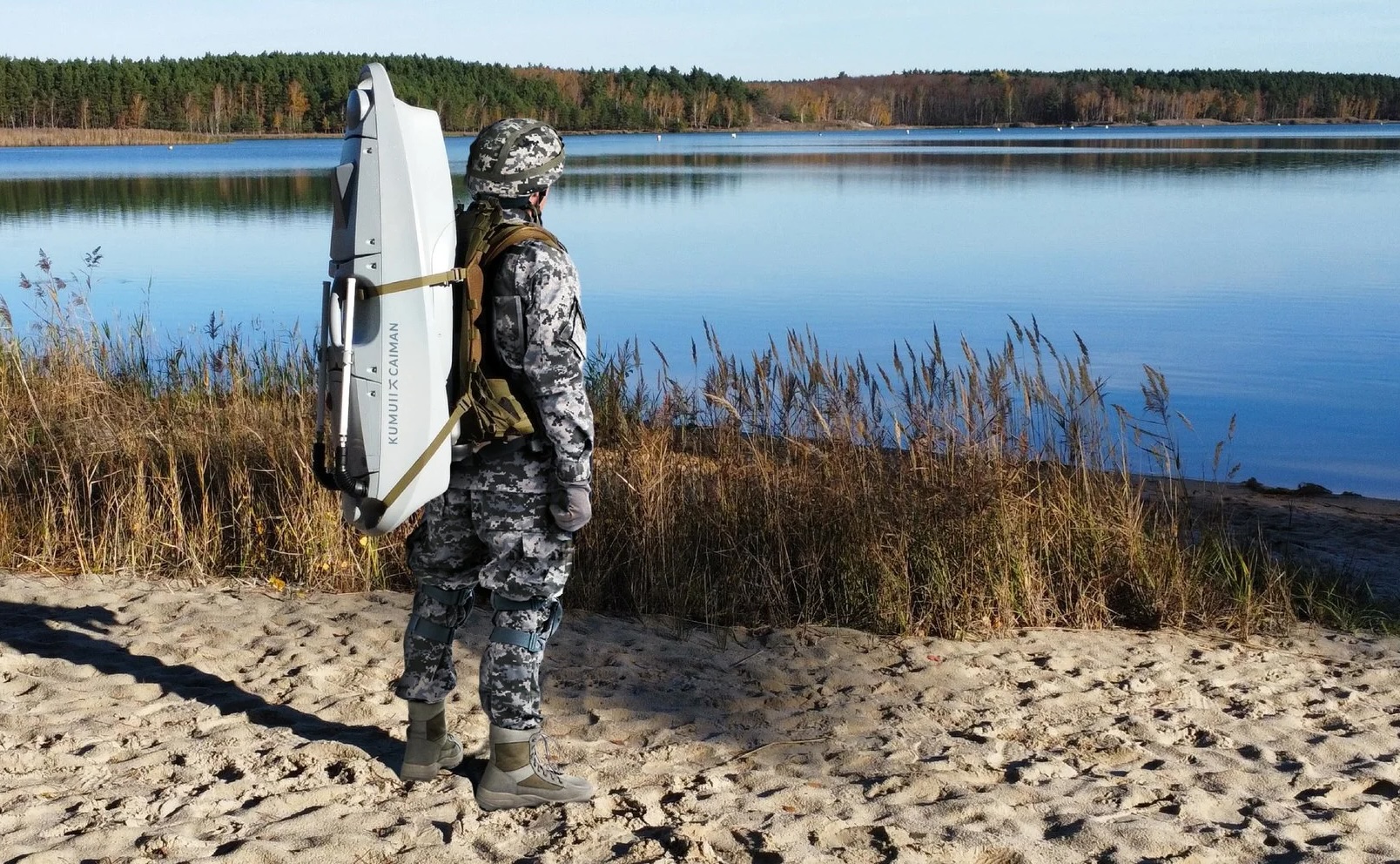 Der Caiman ist mit entsprechendem System auf dem Rücken tragbar.