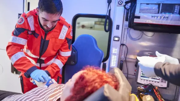 Johanniter kritisch: Der neue Entwurf zur geplanten GKV-Reform bedeutet für Rettungsdienst und Pflege einen "Finanziellen Würgegriff"