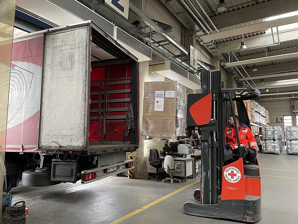 Neben bereits laufenden Unterstützungsmaßnahmen hat das DRK nun Hilfsgüter auf den Weg in den Libanon gebracht.