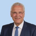 Bayerns Innenminister Joachim Herrmann beim Festakt zum 50-jährigen Jubiläum des Mobilen Einsatzkommandos Augsburg: Ein halbes Jahrhundert höchster Professionalität und Einsatzbereitschaft im Dienst der Sicherheit