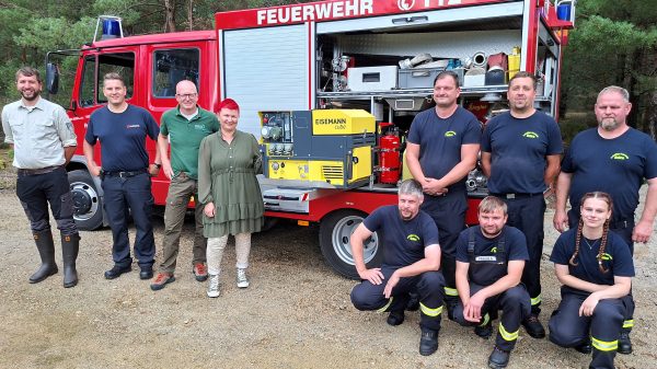 Der Stromerzeuger unterstützt die Einsatzfähigkeit der Feuerwehren als mobiles Kraftwerk direkt auf der Fläche. Damit wird ein wichtiger Beitrag für die Löschwasserversorgung bei einem Brand geleistet.