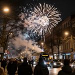 Silvesternacht in einer Großstadt, KI-generiert