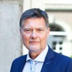 Holger Berens ist Experte für Kritische Infrastrukturen und deren Schutz. Die Vorbereitung auf einen Blackout hält er dabei für essentiell, da das moderne Leben fast ausschließlich vom Funktionieren der Stromversorgung abhängt.