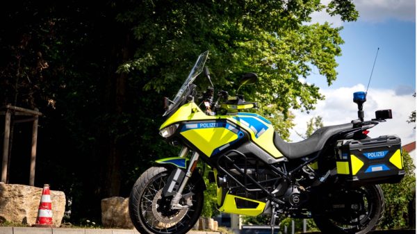 Die Polizei Niedersachsen setzt bei der Motorradstaffel langfristig auf Elektromobilität. Derzeit wird das Modell DSR/X des Herstellers Zero Motorcycles getestet.