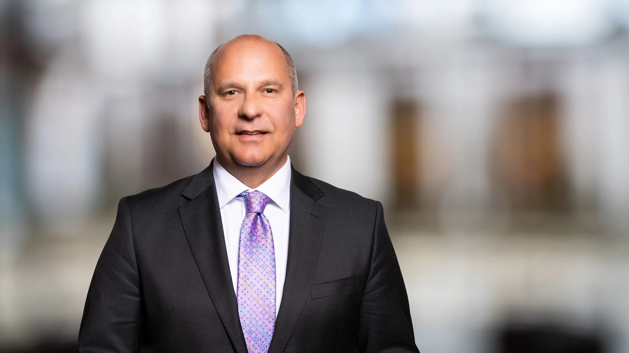 Prof. Dr. Roman Poseck, Hessischer Innenminister, stellt neue polizeiliche Maßnahmen zu "sexualisierten Deepfakes" vor.