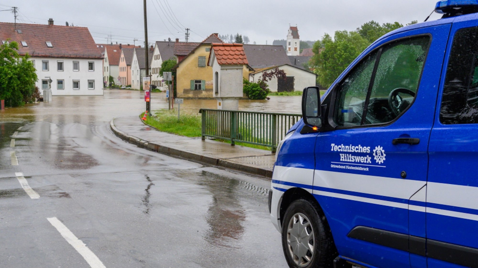 THW-Kräfte im Hochwassereinsatz nach dem Tief Orinoci. Insgesamt unterstützten mehr als 2.150 THW-Kräfte den Süden Deutschlands nach den extremen Starkregen ab dem 30. Mai 2024.